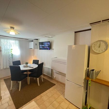 Kaellarlaegenhet Centrumvaegen Gusum Extérieur photo