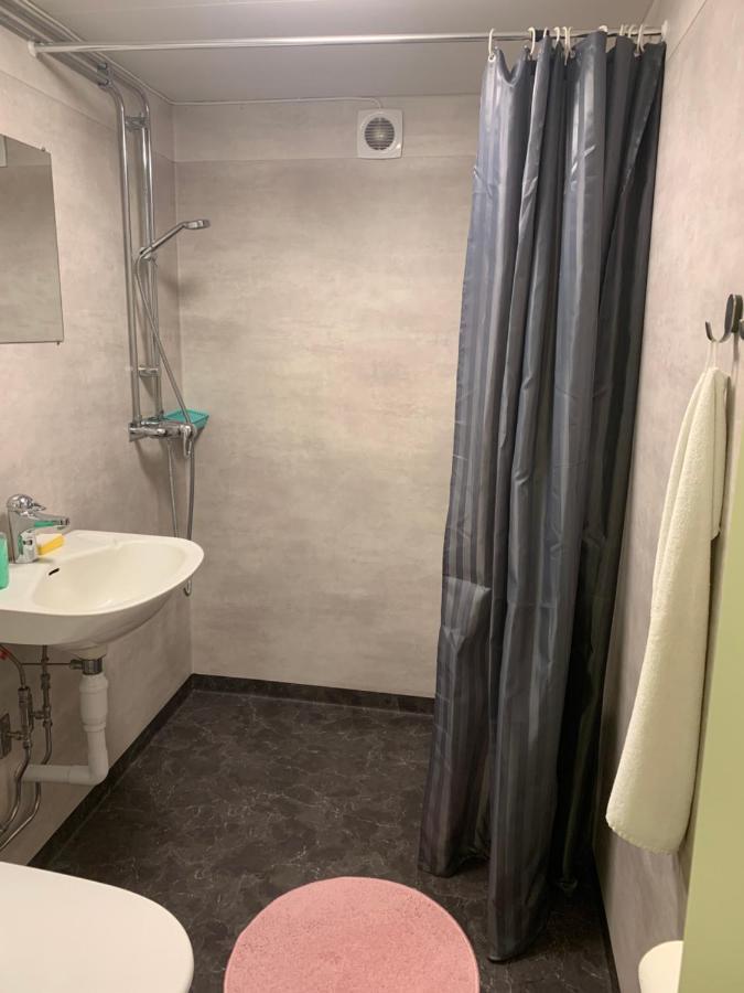Kaellarlaegenhet Centrumvaegen Gusum Extérieur photo